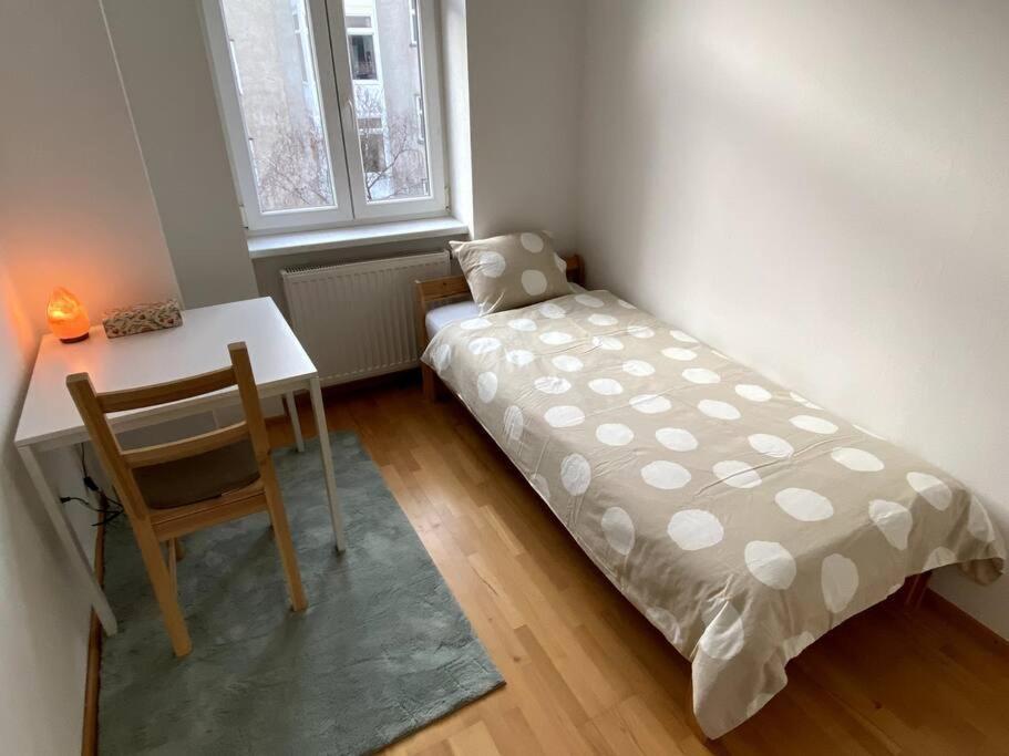 In Rudolfsheim-fuenfhaus Apartament Wiedeń